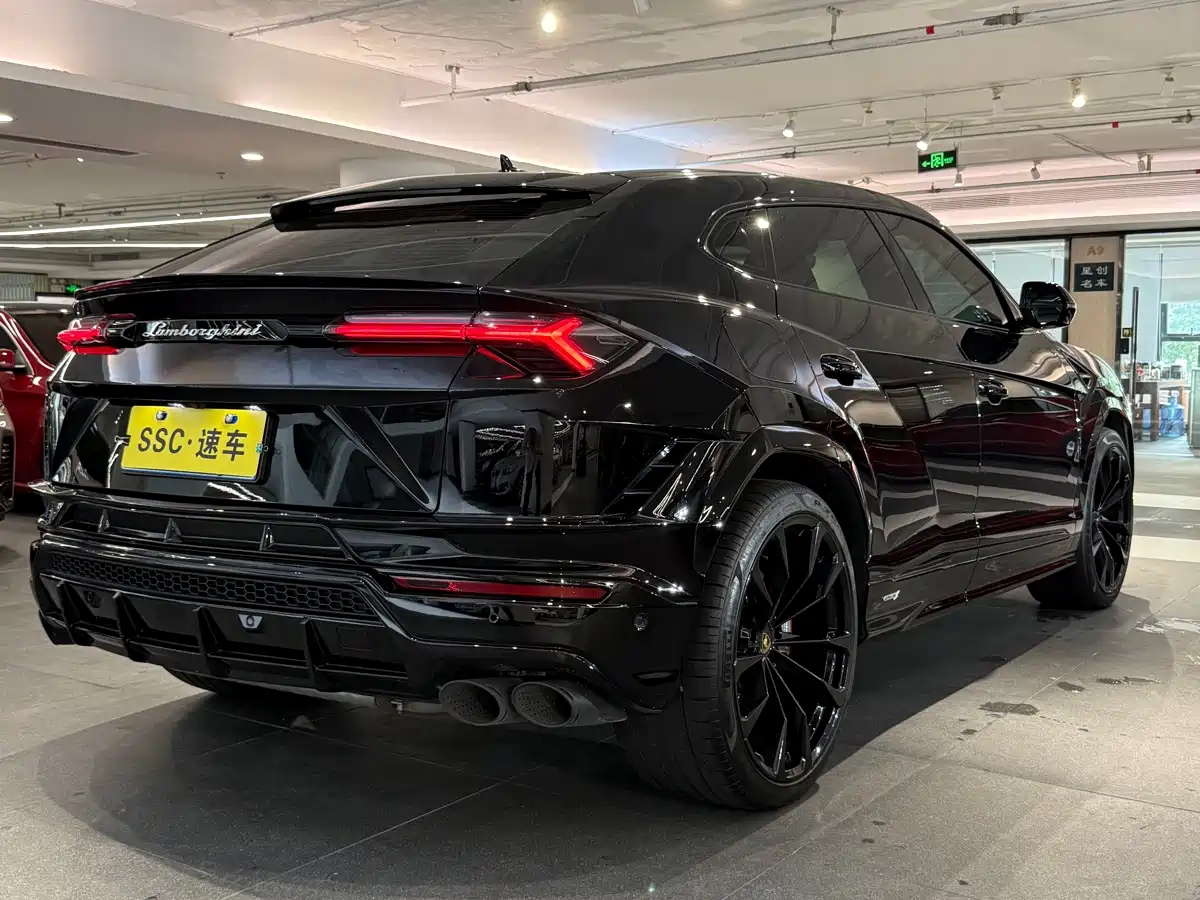 Фото 6 - Lamborghini Urus