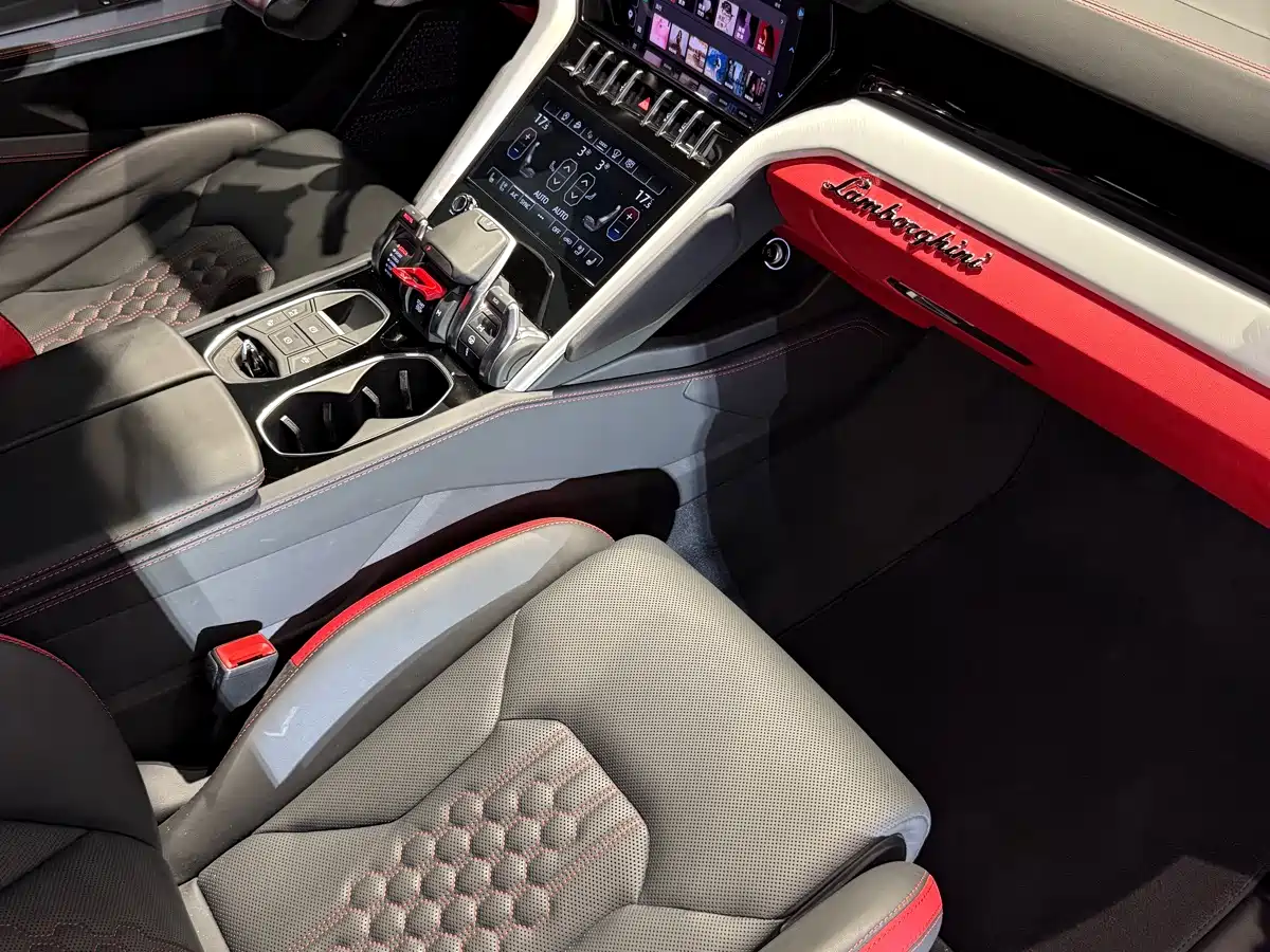 Фото 9 - Lamborghini Urus