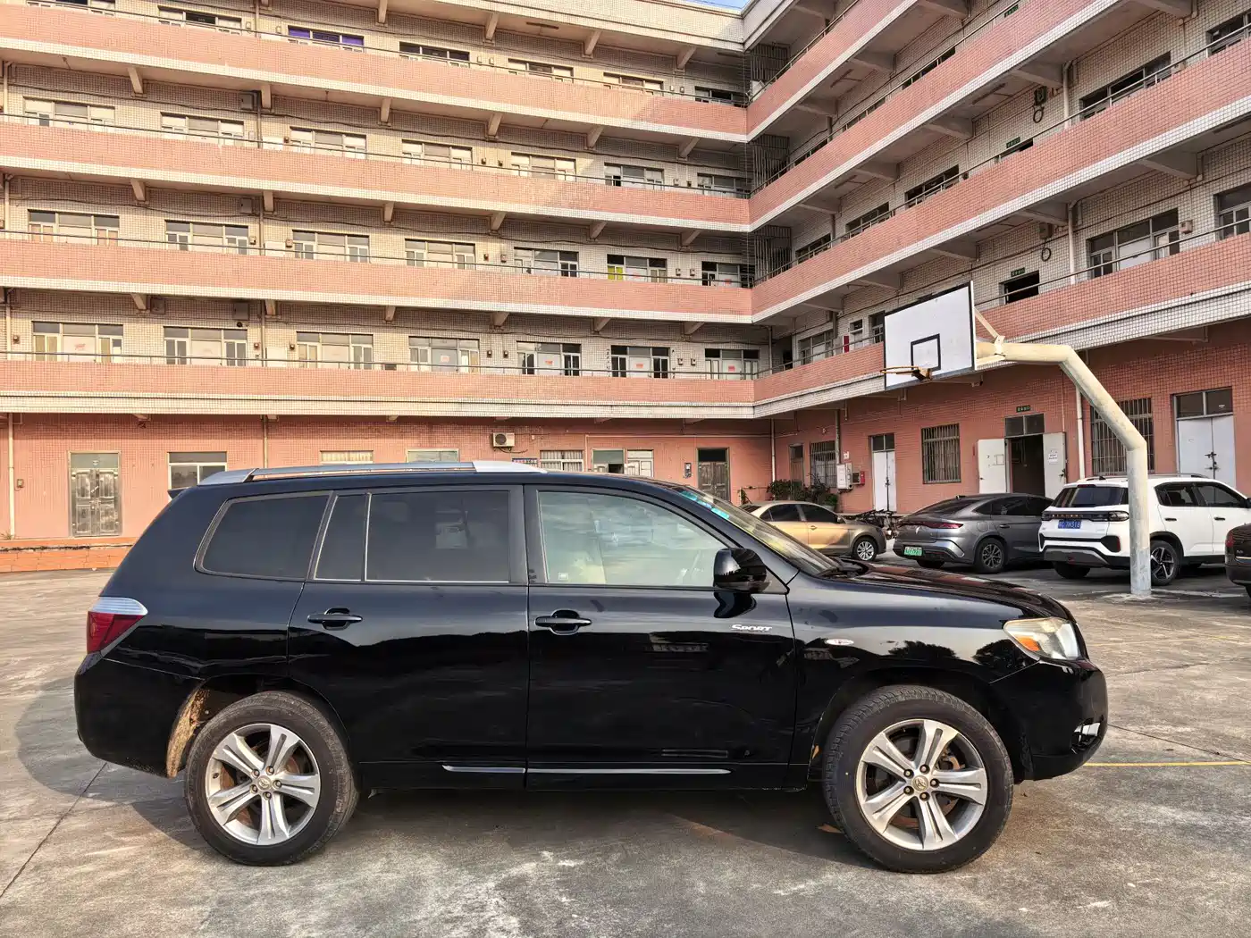 Toyota Highlander 2011 2.7L 2WD 7-seat Luxury фото 4