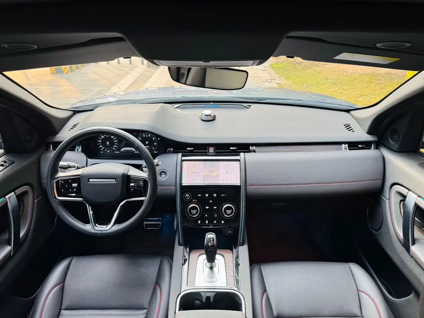 Land Rover Discovery Sport 2022 Model 249PS R-Dynamic S Performance Edition 5-Seater фото 13