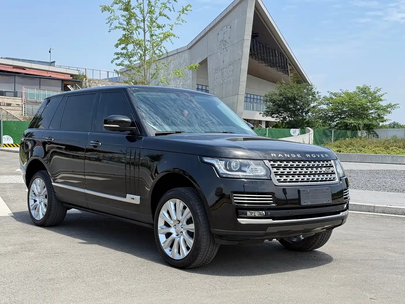 Land Rover Range Rover 2015 3.0 SC V6 Vogue SE Genesis Extended Edition фото 3