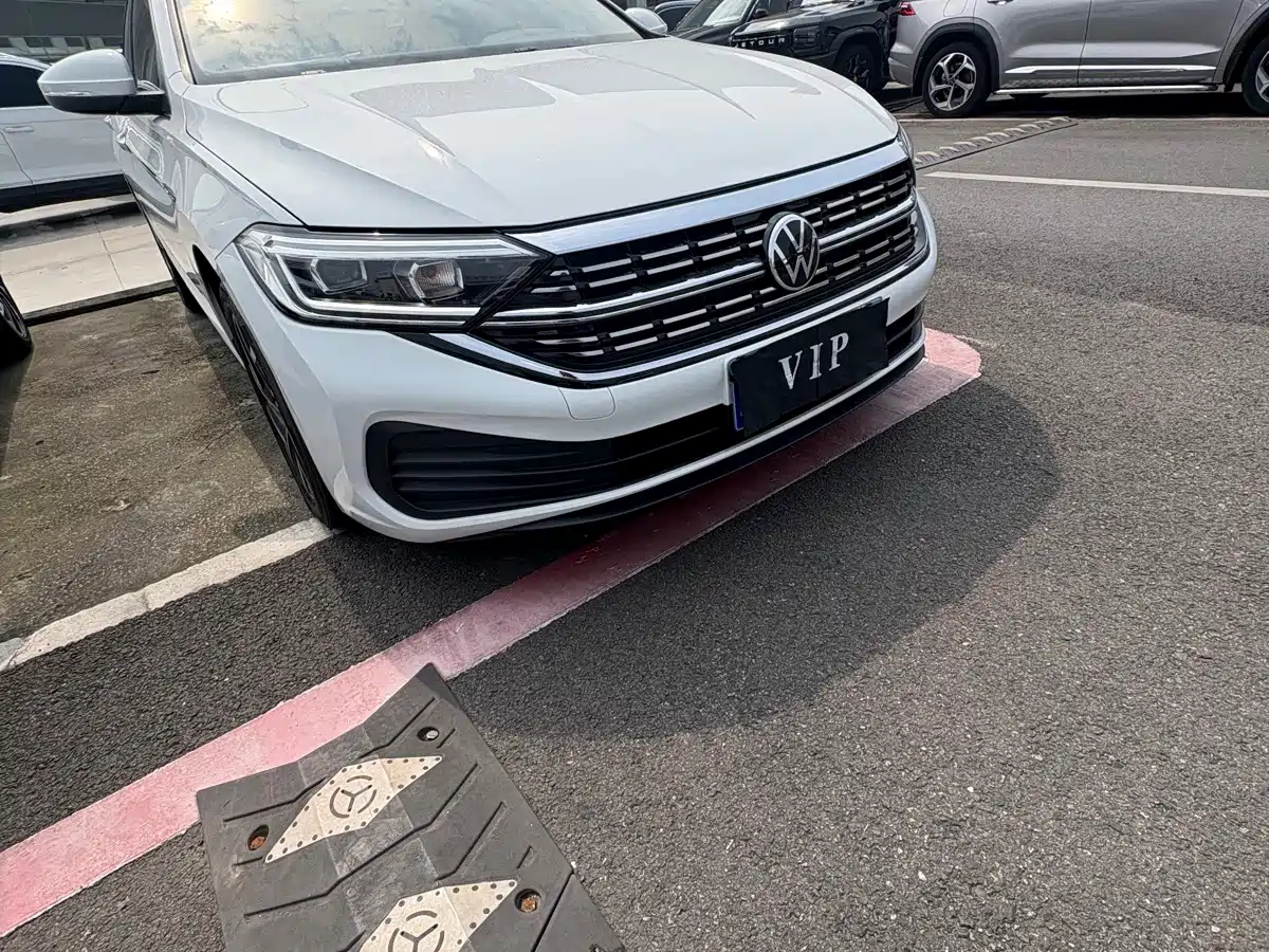 Фото 3 - Volkswagen Sagitar