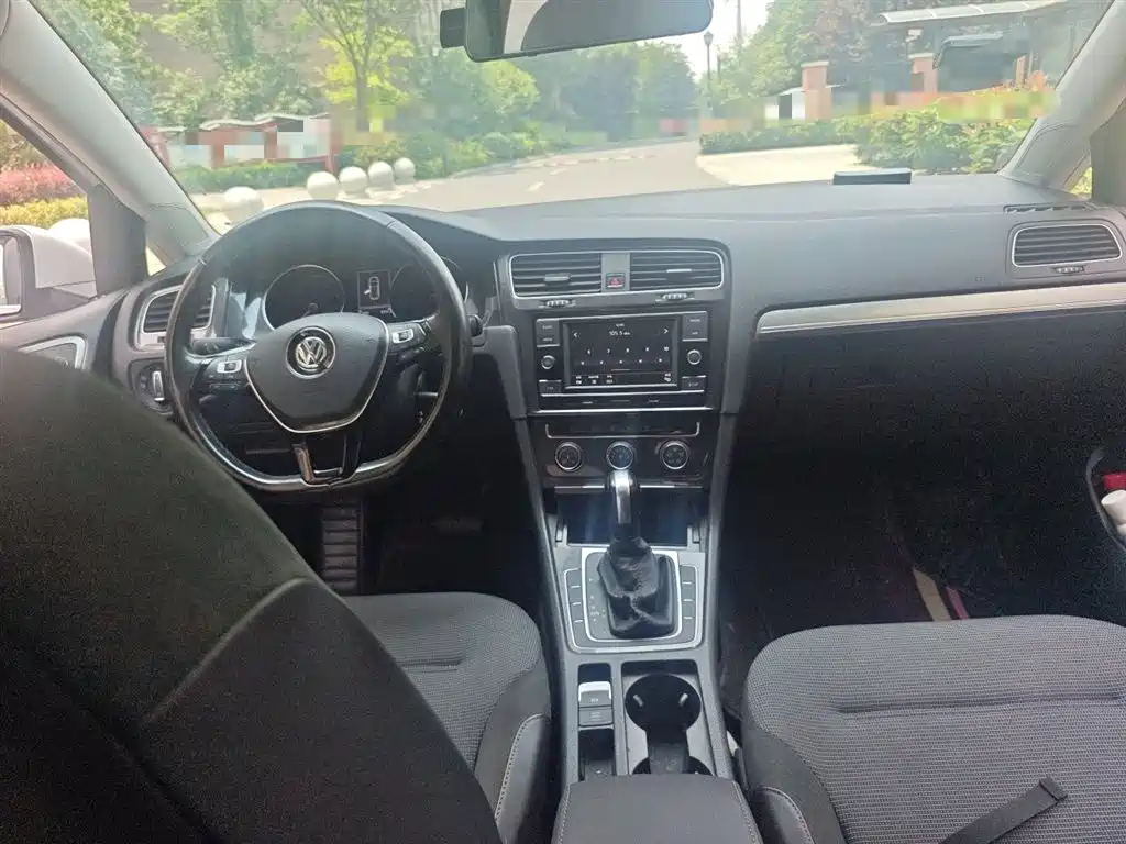 Volkswagen Golf 2018 1.6L Automatic Comfort фото 5