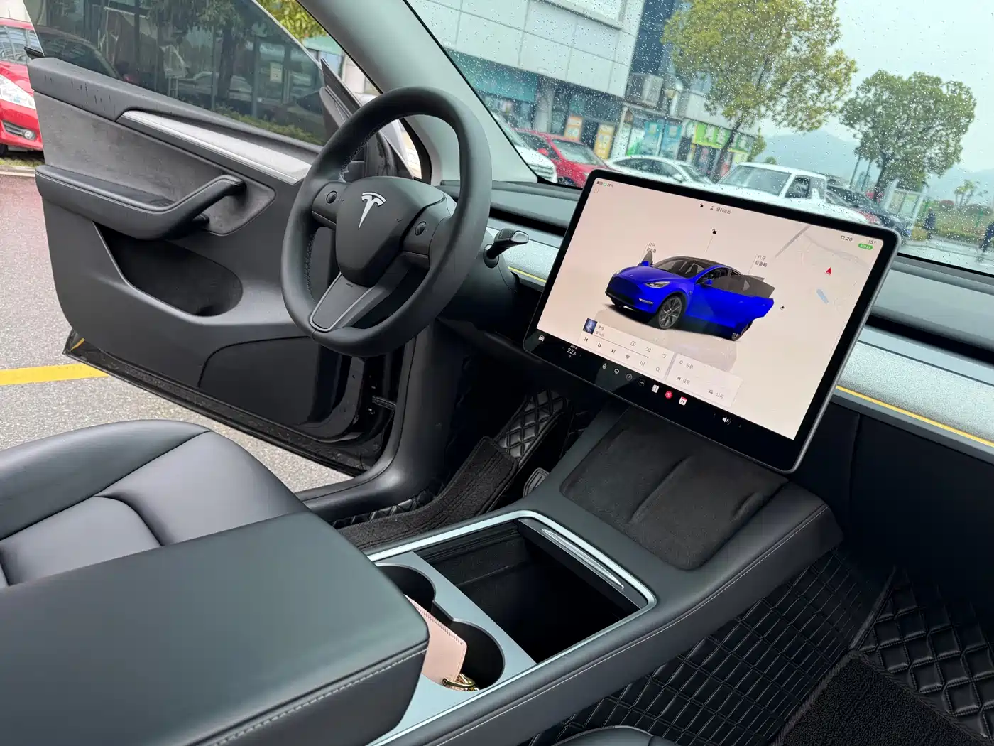 TESLA MODEL Y