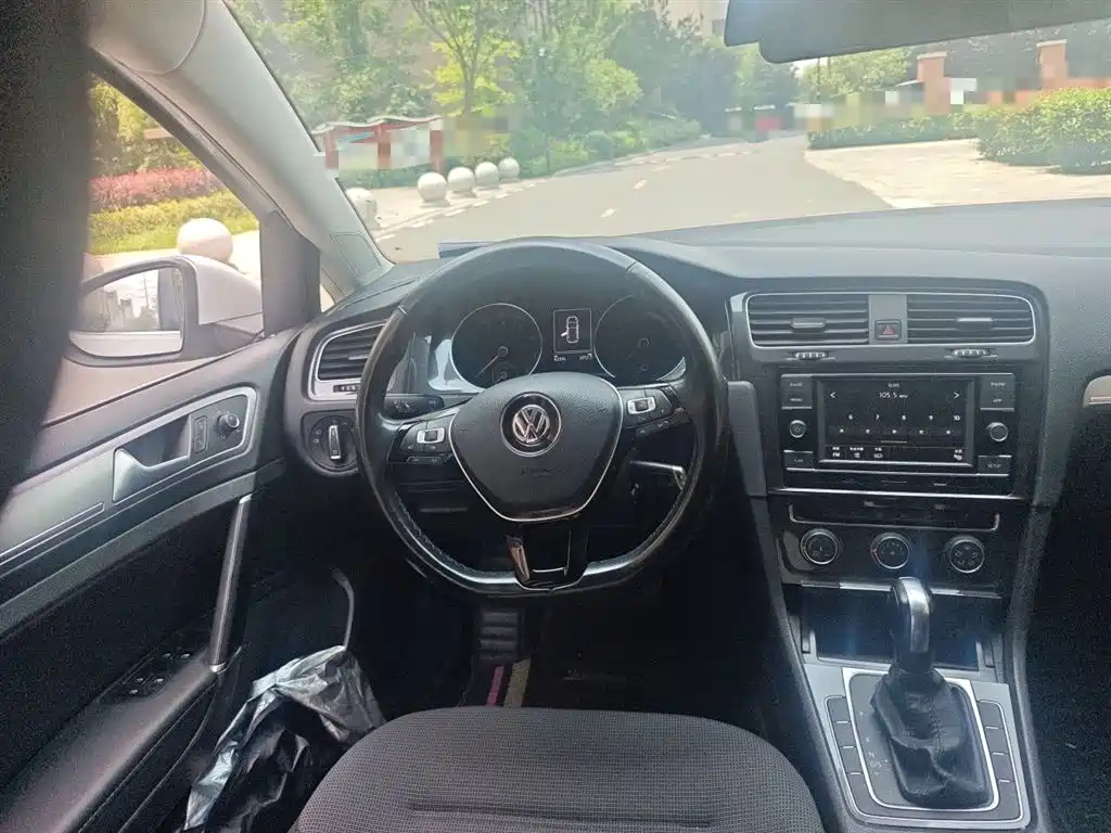 Volkswagen Golf 2018 1.6L Automatic Comfort фото 6