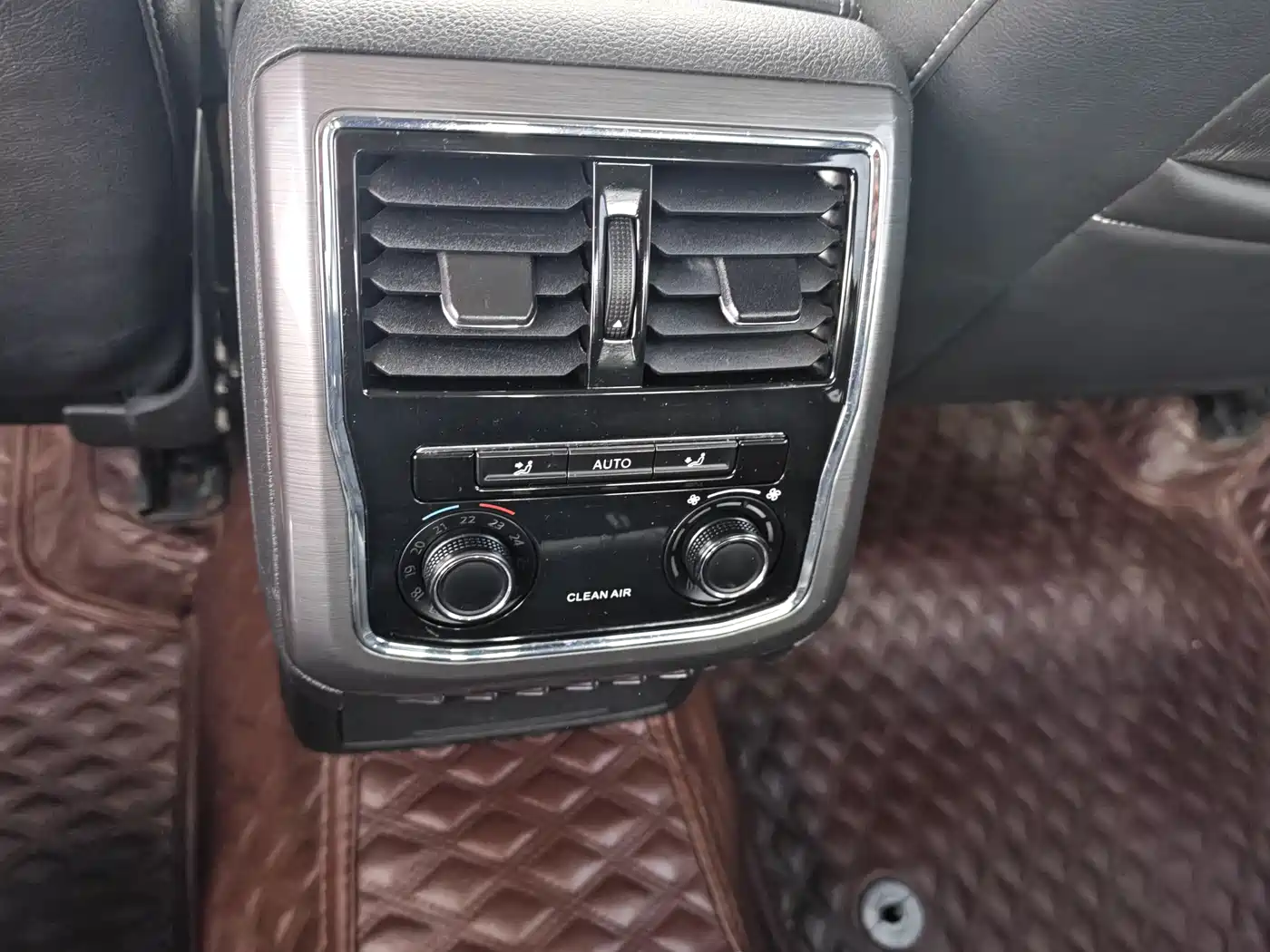 Volkswagen Passat 2016 330TSI DSG Honor Edition фото 10