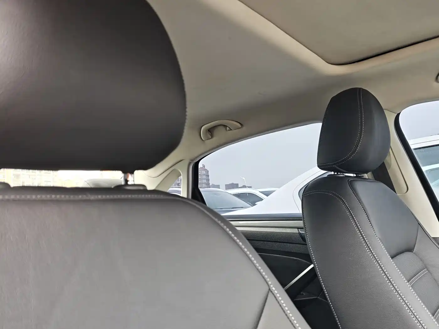Volkswagen Passat 2016 330TSI DSG Honor Edition фото 16