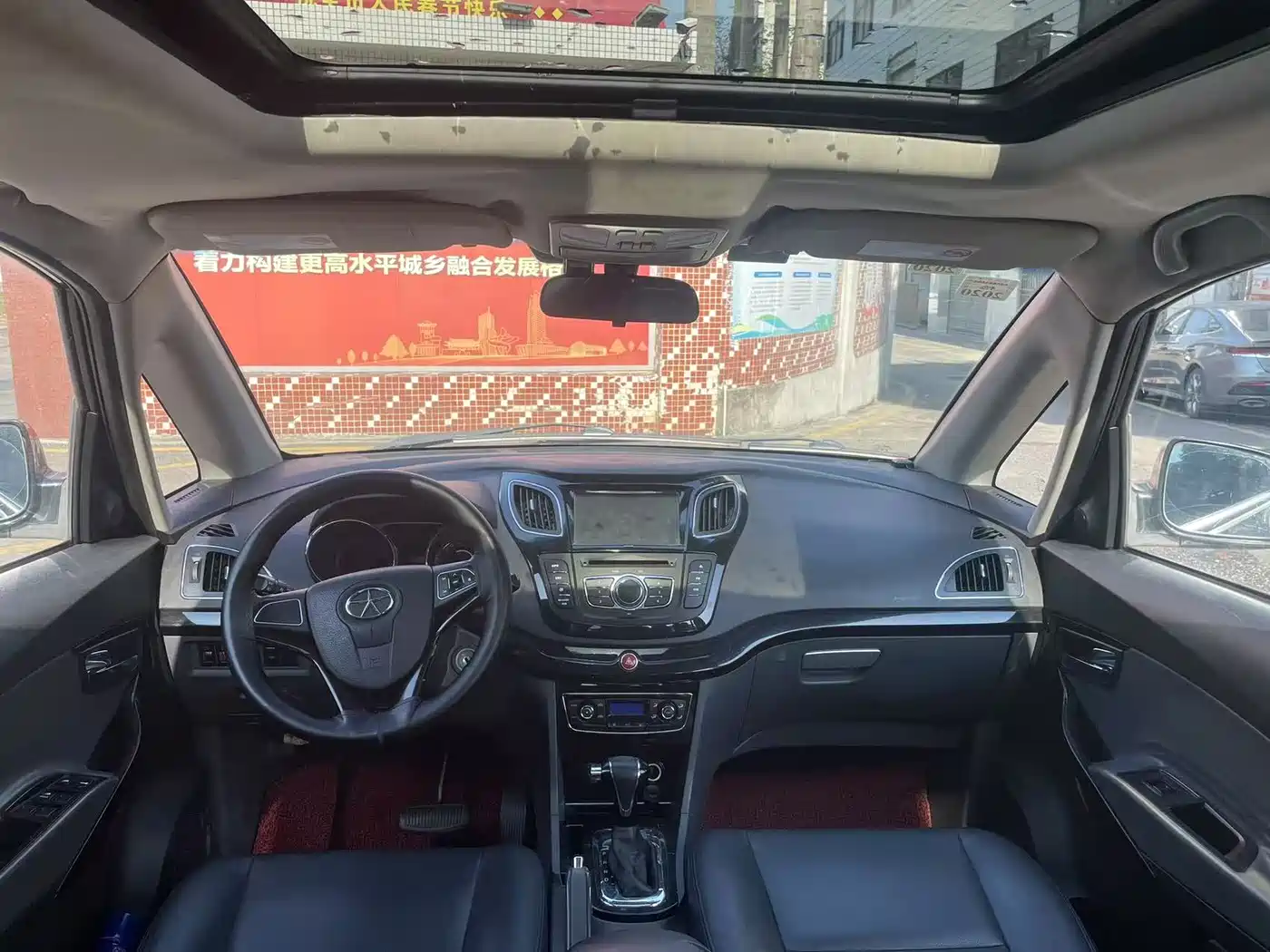 JAC Motors Refine M2 2014 2013 1.8L Automatic Luxury 5-seater