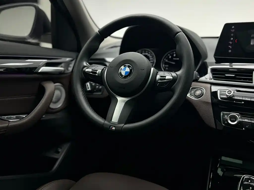 BMW X1 2022 sDrive20Li Premium фото 16