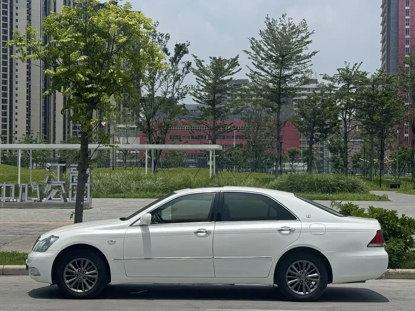 Toyota Crown 2005 Model 3.0L Royal Saloon фото 2