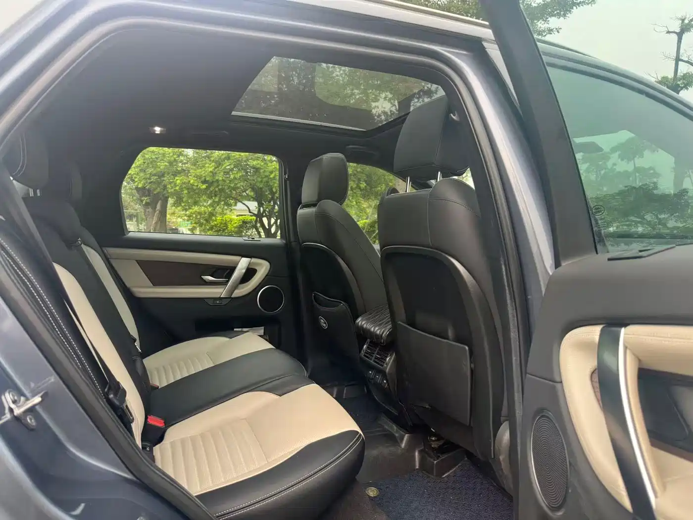 Land Rover Discovery Sport 2022 Model 249PS R-Dynamic S Performance Edition 5-Seater фото 9