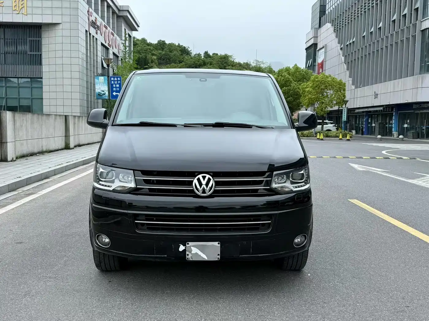 Volkswagen Multivan 2012 2.0TSI 2WD Luxury Edition фото 2