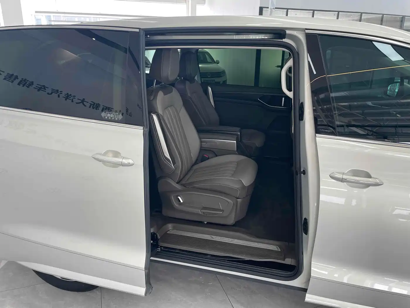 Volkswagen Viloran 2024 330TSI Luxury Edition фото 7