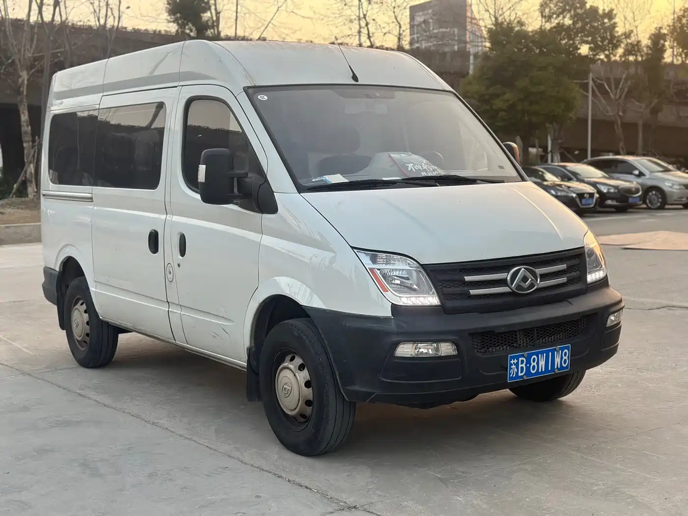 SAIC Maxus Xintu V80 2019 2.0T Plus 6MT Aoyun Short Wheelbase Medium Roof 5/6-seater фото 3