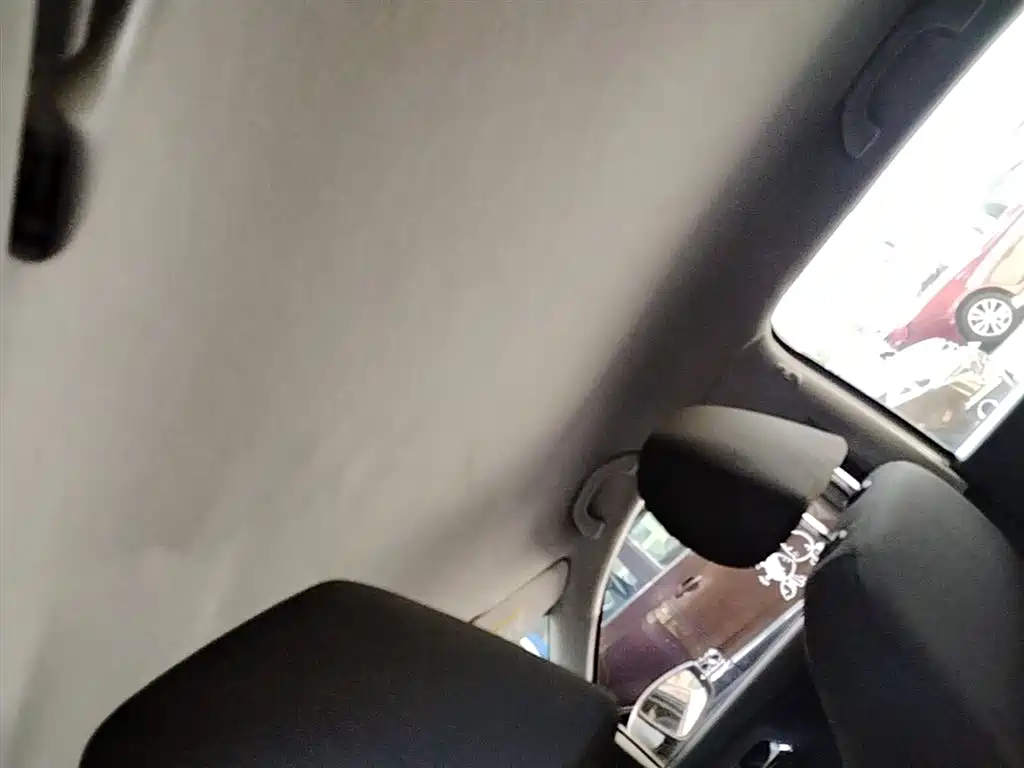 Volkswagen Polo 2016 1.4L Automatic Trend фото 18