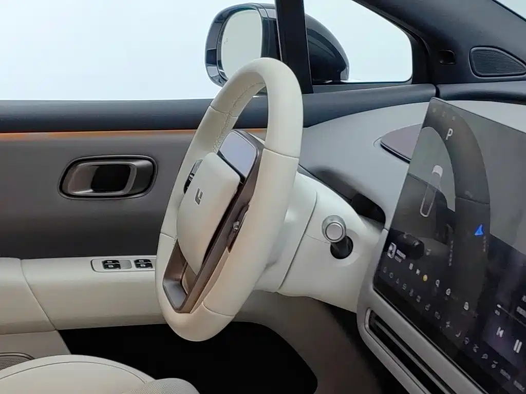 Фото 22 - Li Auto i6