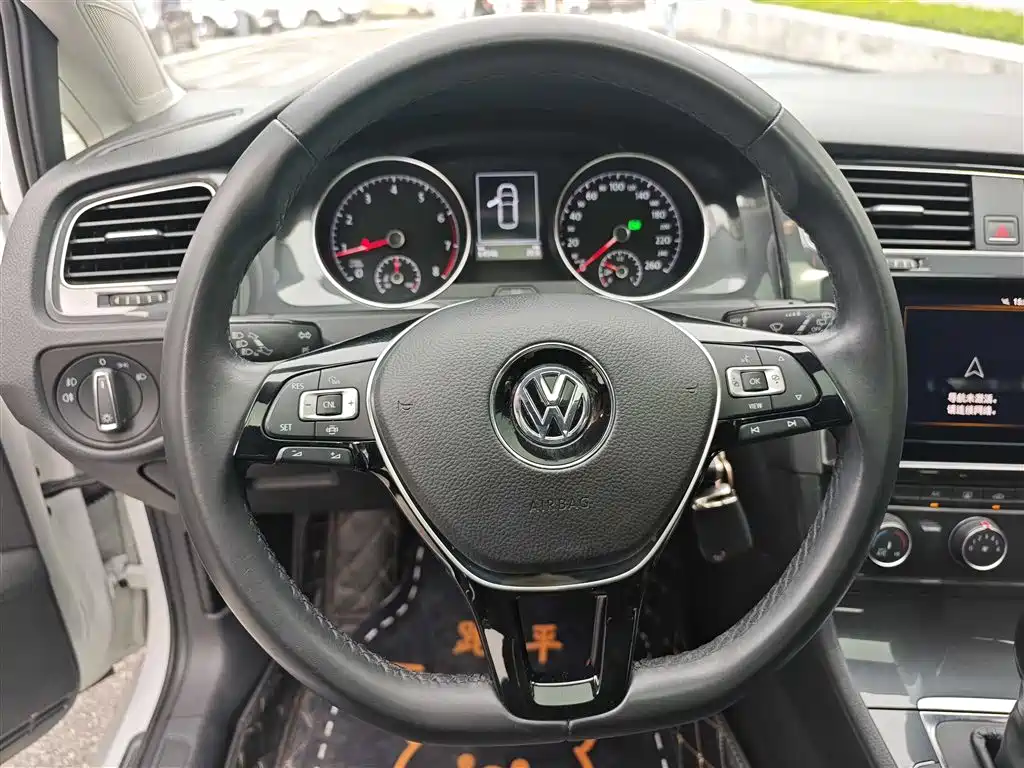 Volkswagen Golf 2020 200TSI DSG Comfort фото 9