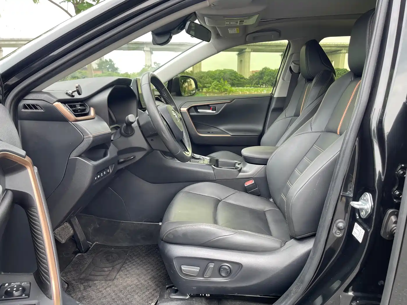 Toyota Wildlander 2024 Hybrid 2.5L E-CVT FWD Luxury PLUS Edition фото 21