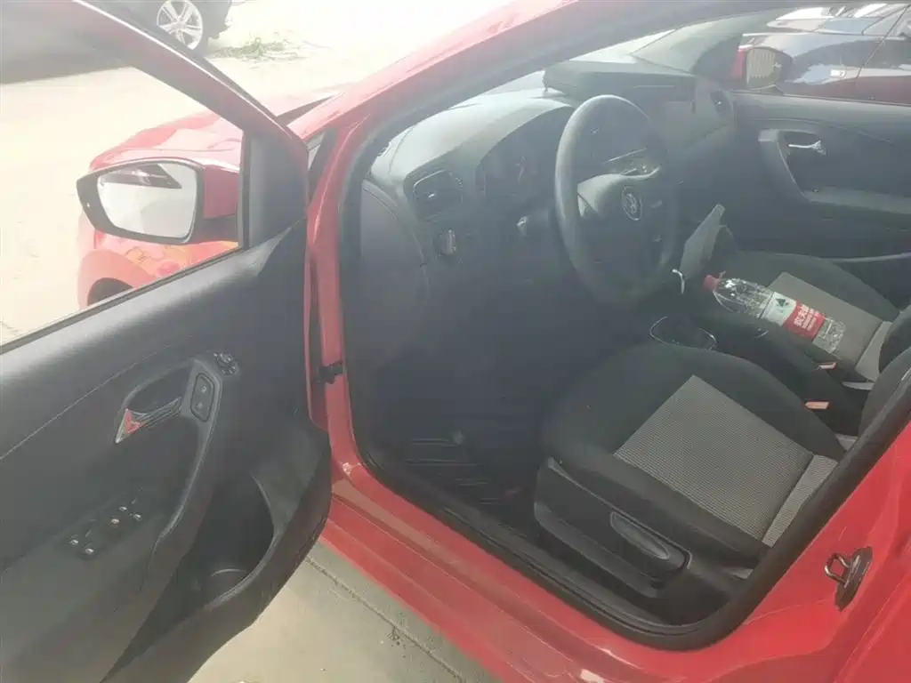 Volkswagen Polo 2016 1.4L Automatic Trend фото 16