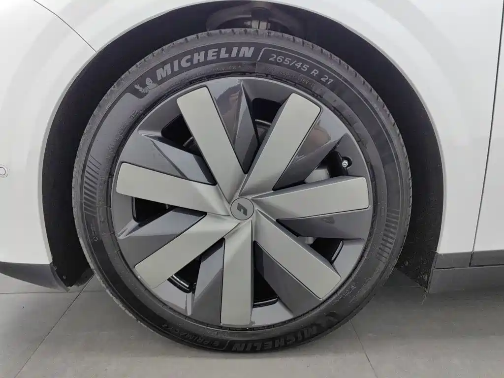 Li Auto i6 2026 2025 4WD Base Model