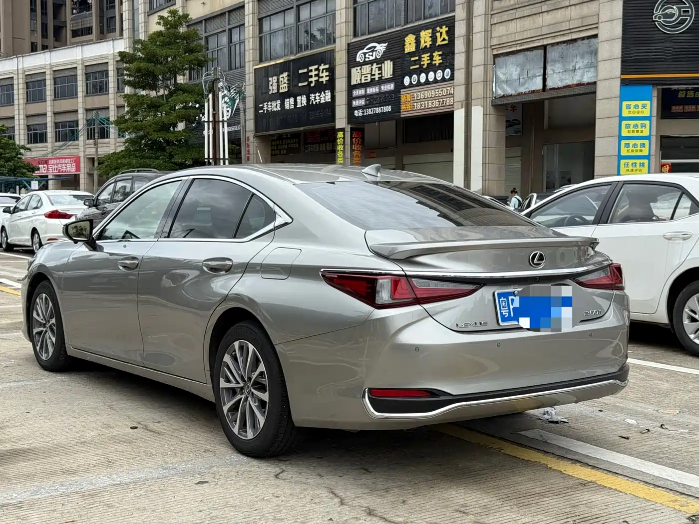 Lexus ES 2022 300h Excellence Edition фото 7