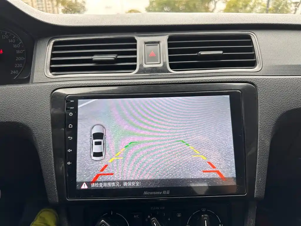 Volkswagen Santana 2015 1.6L Automatic Comfort Edition фото 6