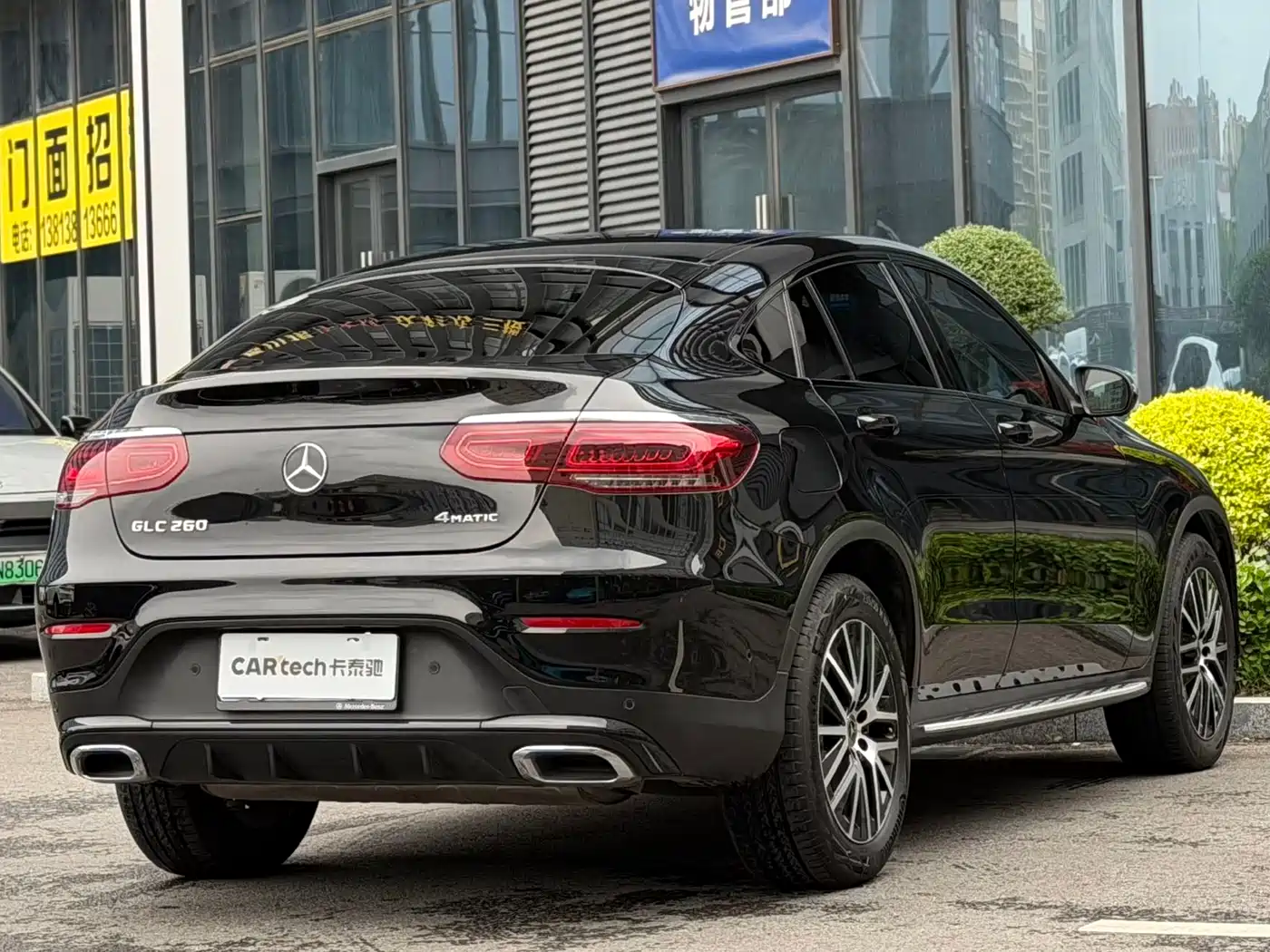 Mercedes-Benz GLC Coupe 2023 Model GLC 260 4MATIC Coupe SUV фото 3