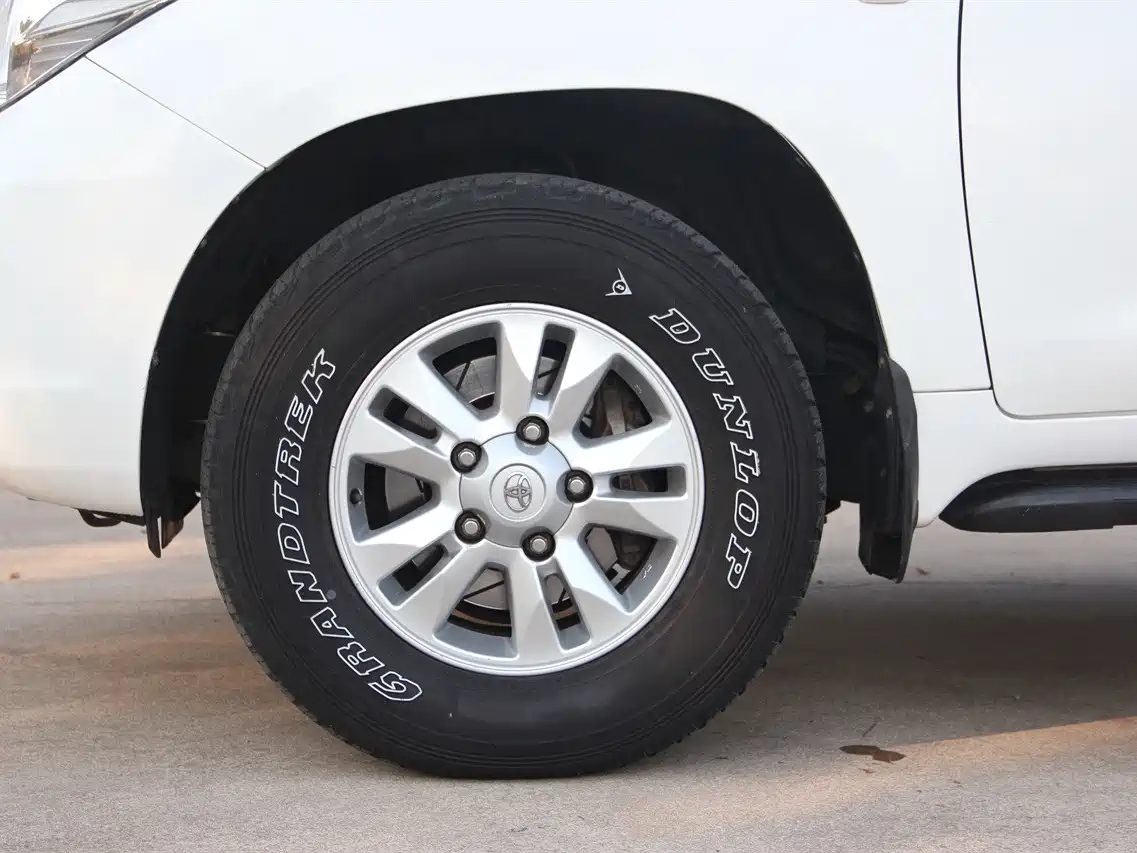 Toyota Land Cruiser 2010 Model 4.7L Automatic VX фото 11