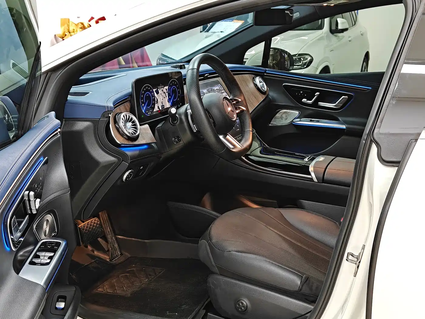 Mercedes-Benz EQE 2022 350 Luxury Edition фото 13