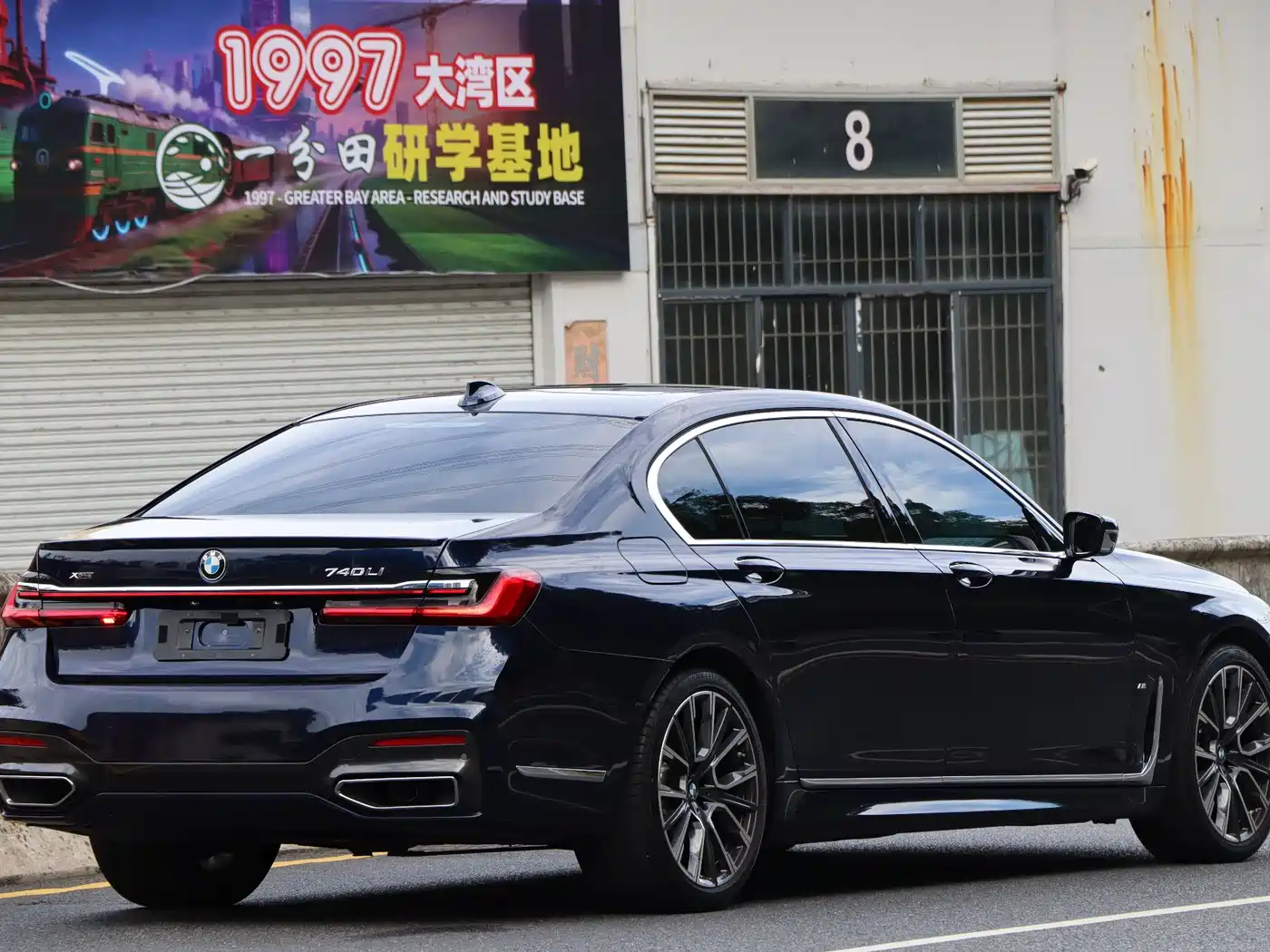 BMW 7 Series 2022 740Li xDrive Executive M Sport Package фото 6