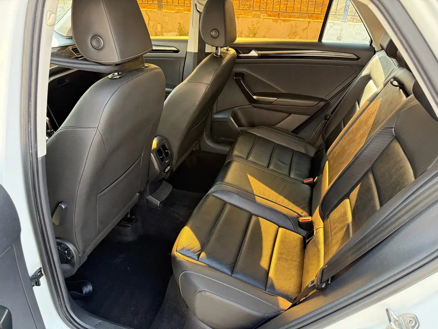 صورة 8 - Volkswagen T-ROC