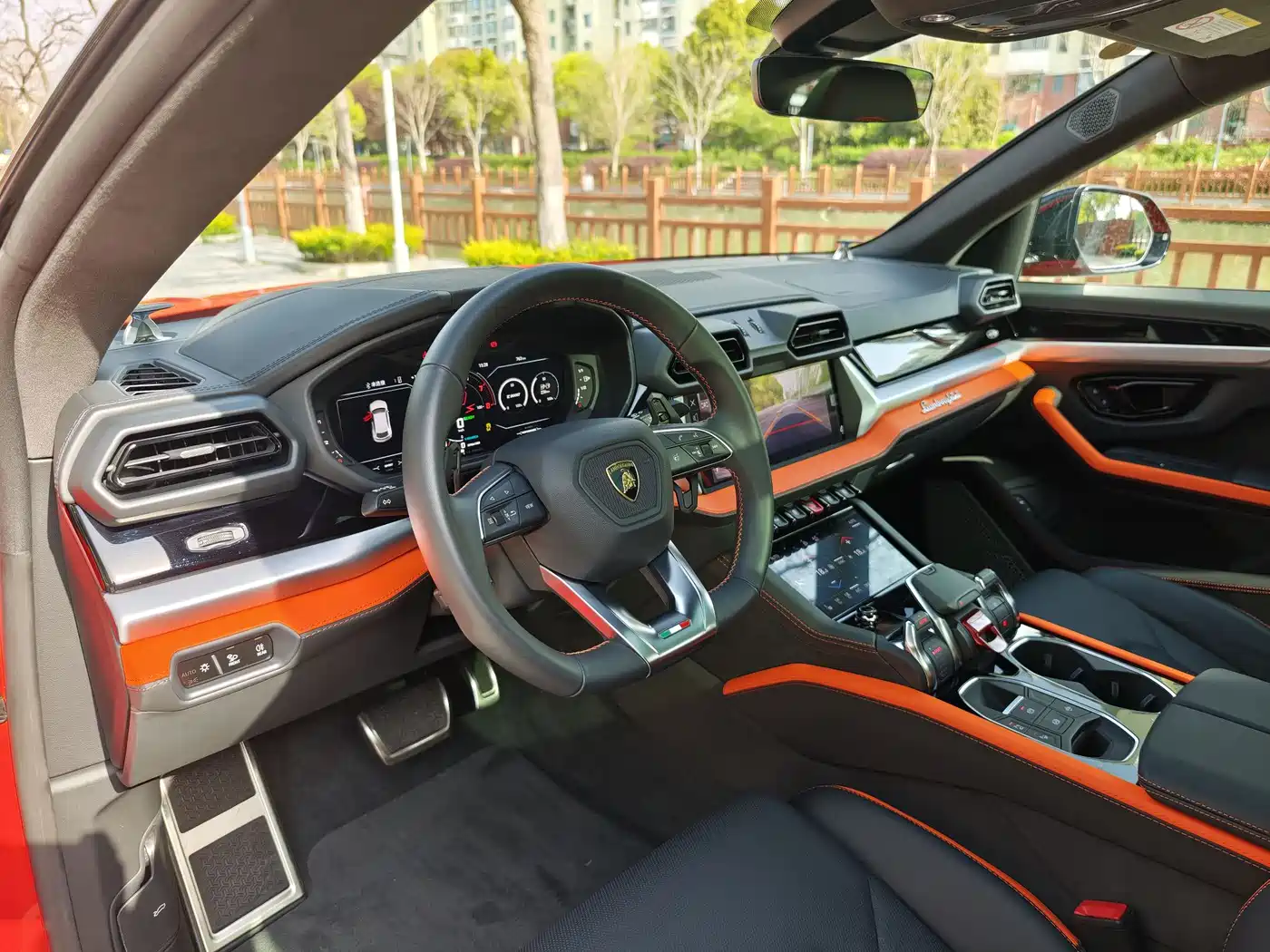Lamborghini Urus SE 2025 4.0T Standard Edition фото 9
