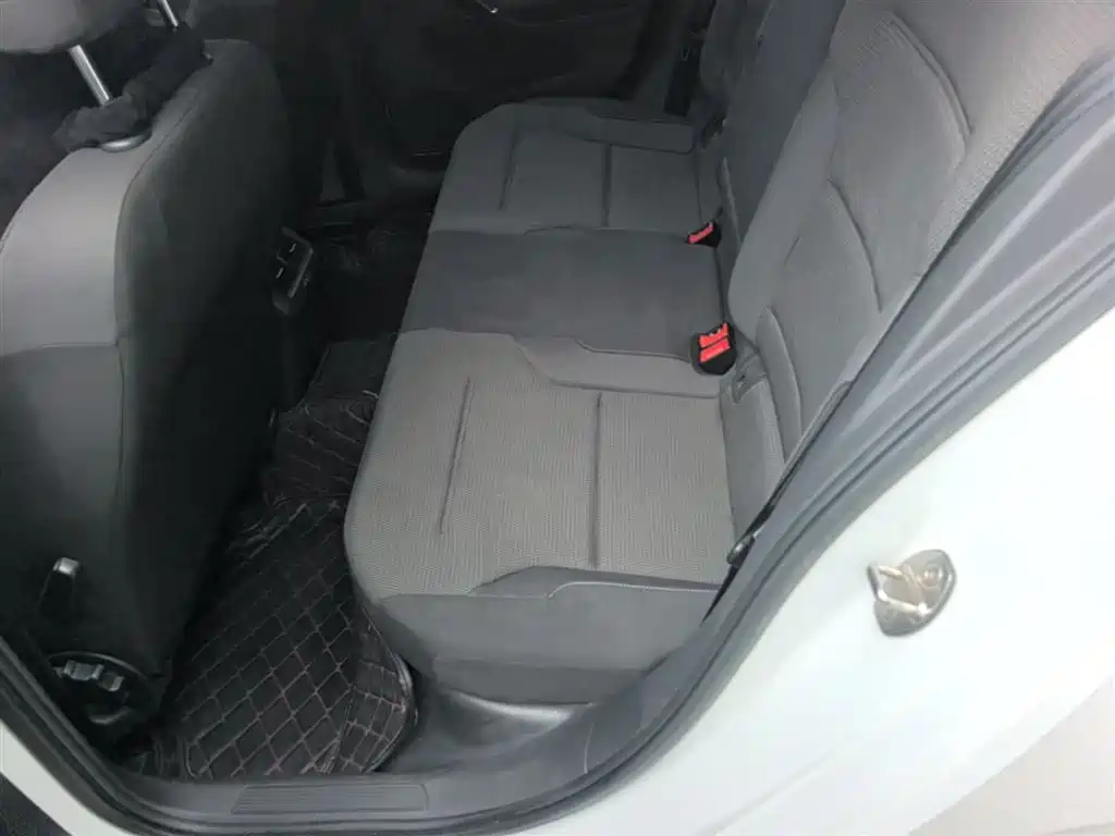 Volkswagen Golf 2016 230TSI Automatic Comfort фото 17