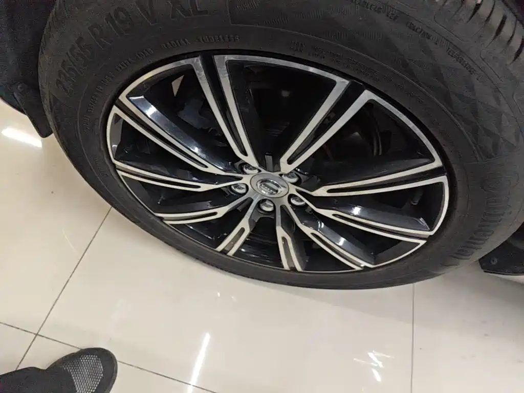 Фото 23 - Volvo XC60