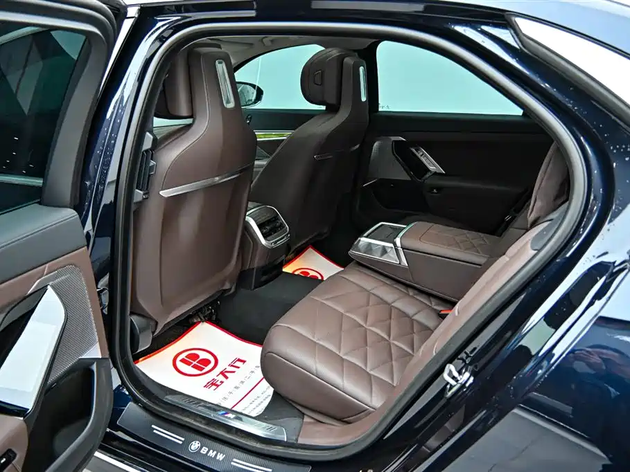 BMW 7 Series 2023 Model 735Li M Sport Package фото 13
