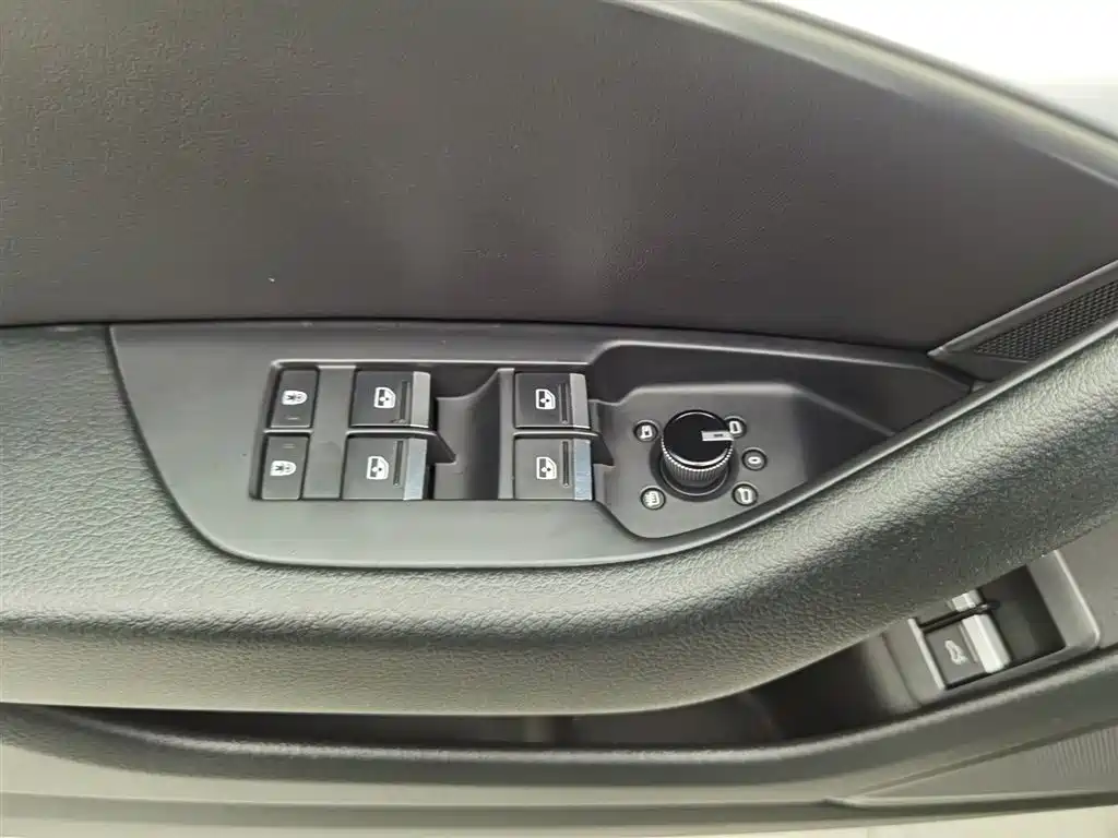 Audi A6L New Energy 2020 55 TFSI e quattro фото 9