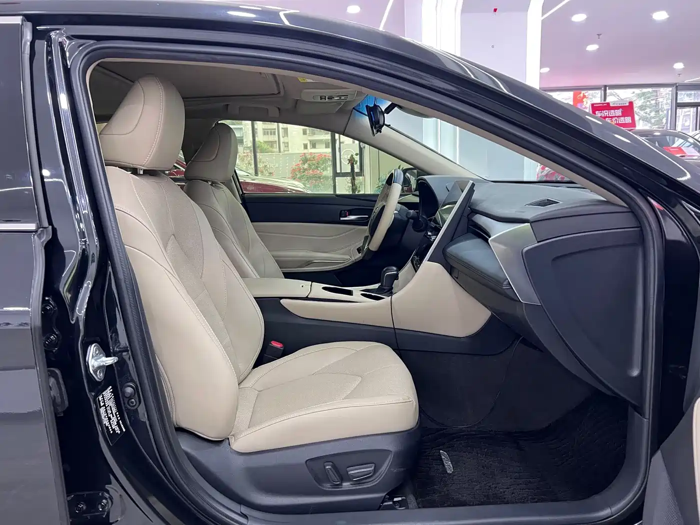Toyota Avalon 2023 Hybrid 2.5L Luxury Edition фото 11