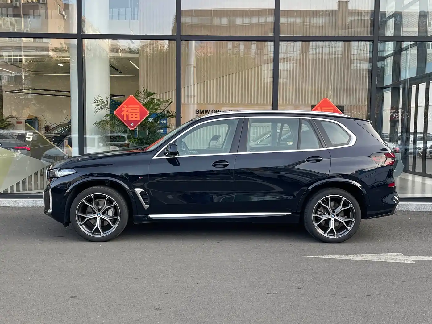 BMW X5 2025 Model xDrive 30Li Exclusive M Sport Blackout Package фото 3
