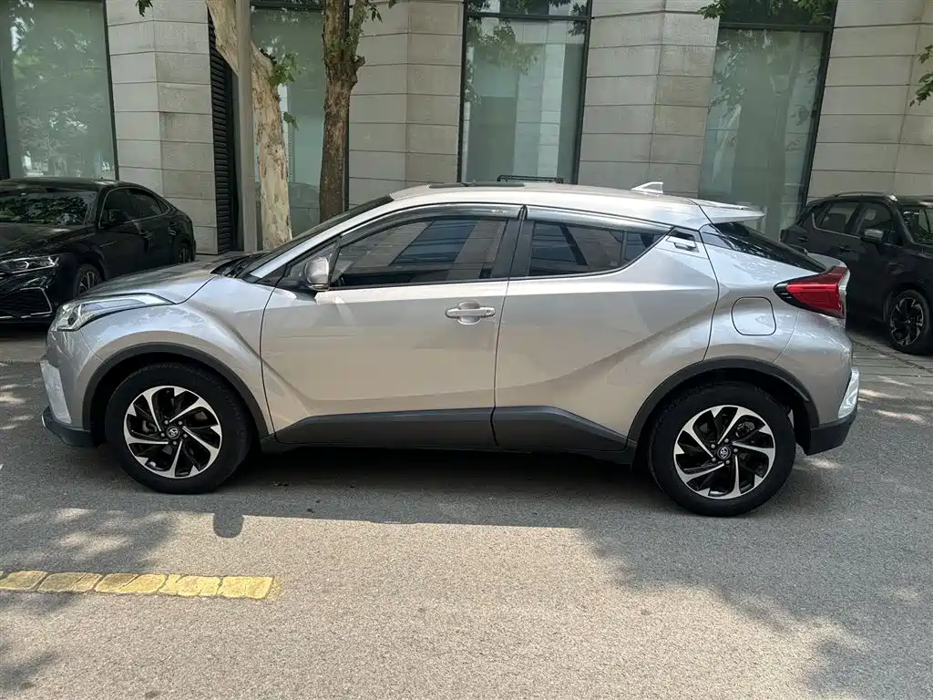 Toyota IZOA 2020 2.0L Yi Xiang Edition фото 6