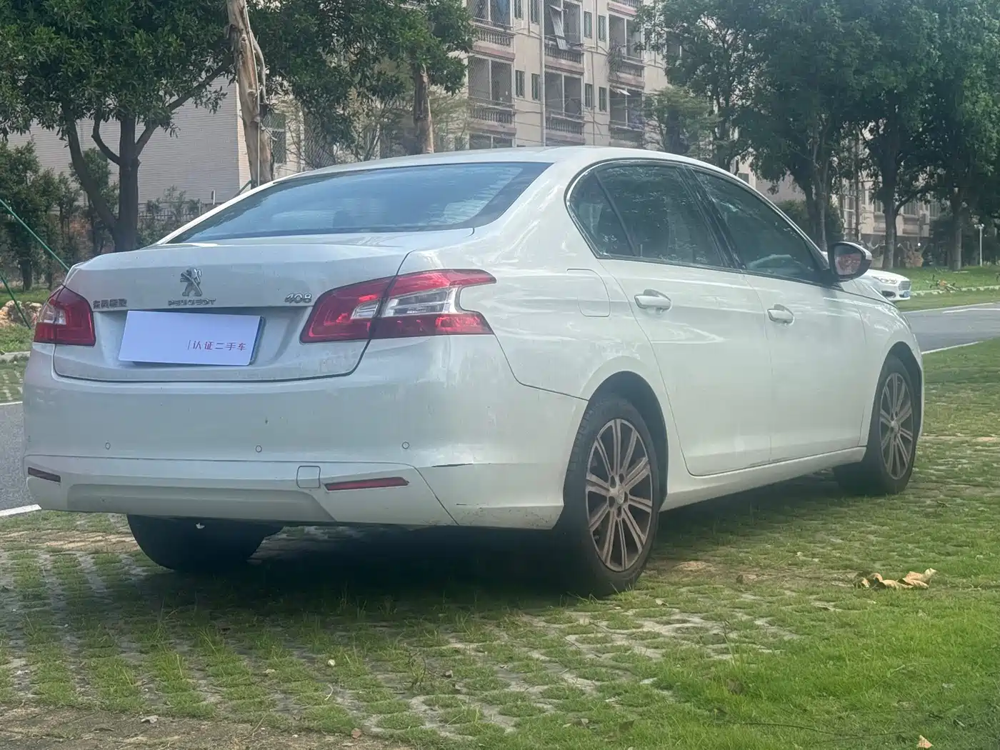 Peugeot 408 2014 1.8L Automatic Luxury Edition фото 6