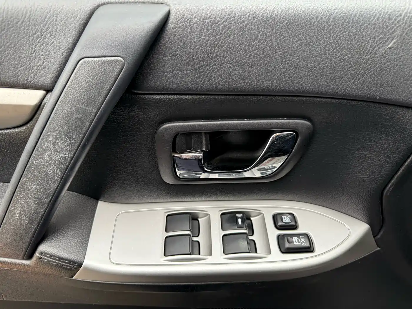Mitsubishi Pajero (Import) 2016 3.0L Automatic Premium (China V) фото 17