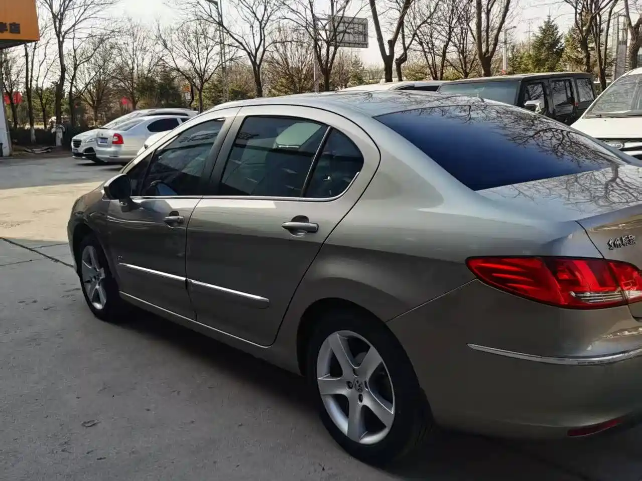 Peugeot 408 2010 2.0L Automatic Premium Edition фото 2