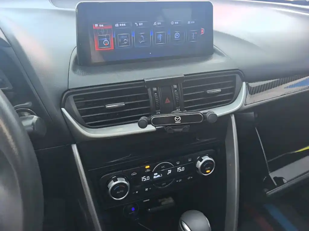 Photo 13 - Mazda CX-4