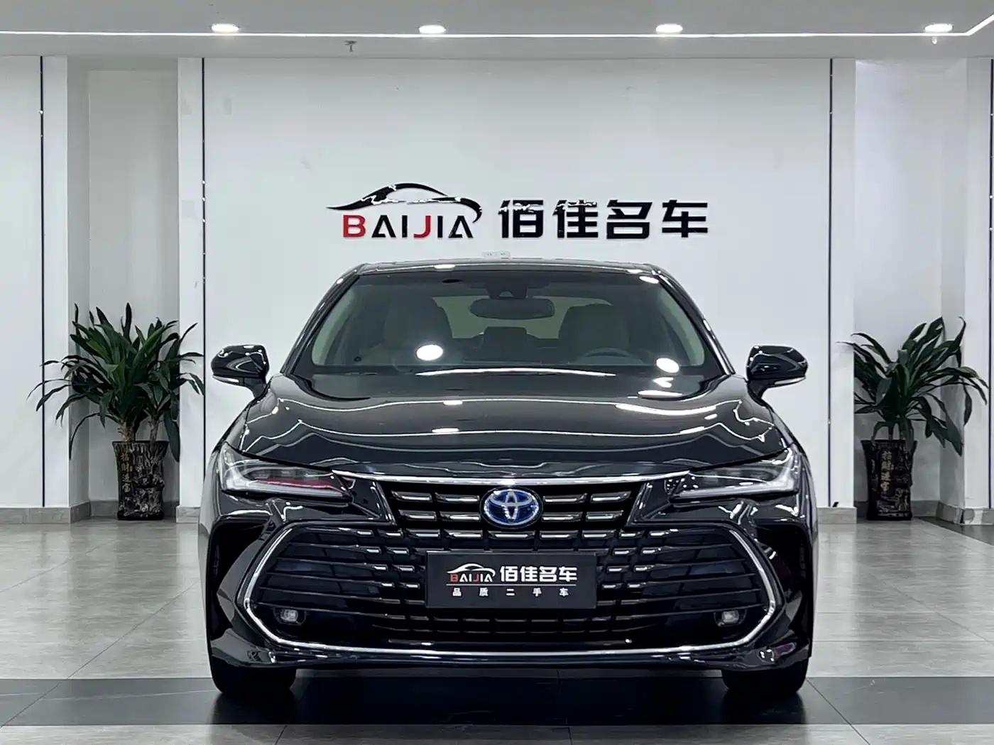 Toyota Avalon 2023 Hybrid 2.5L Luxury Edition фото 2