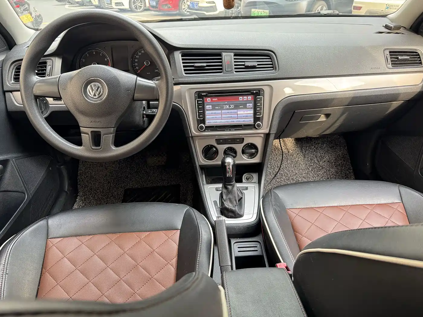 Volkswagen Lavida Tour 2013 1.6L Automatic Trend Style фото 10