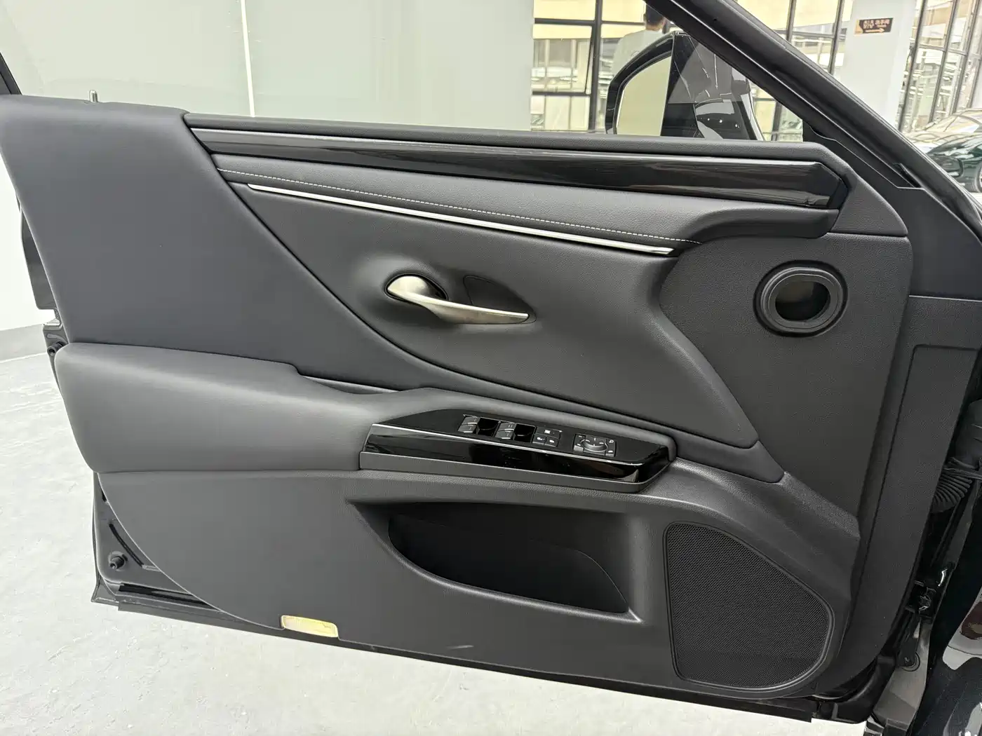 Lexus ES 2022 200 Excellence Edition фото 12