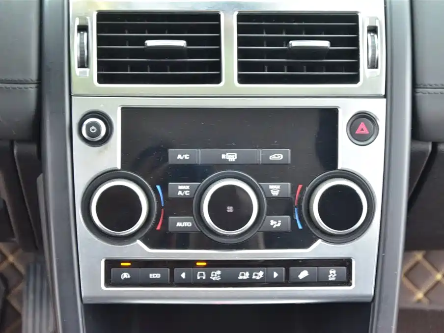 Land Rover Discovery Sport 2016 2.0T HSE фото 8