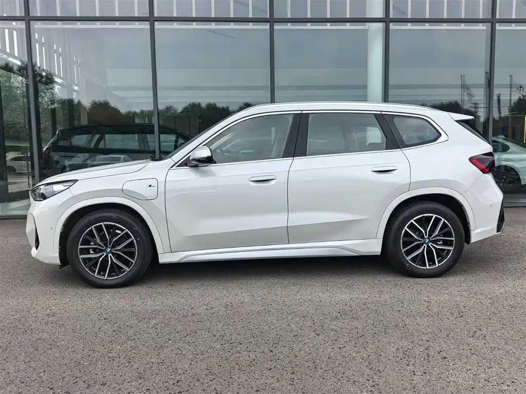 BMW iX1 2025 2025 eDrive25L M Sport Package