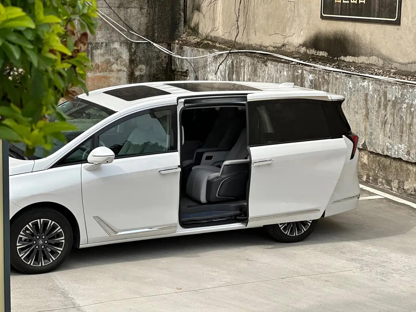 Buick GL8 2025 Land Honor Premium Edition фото 2