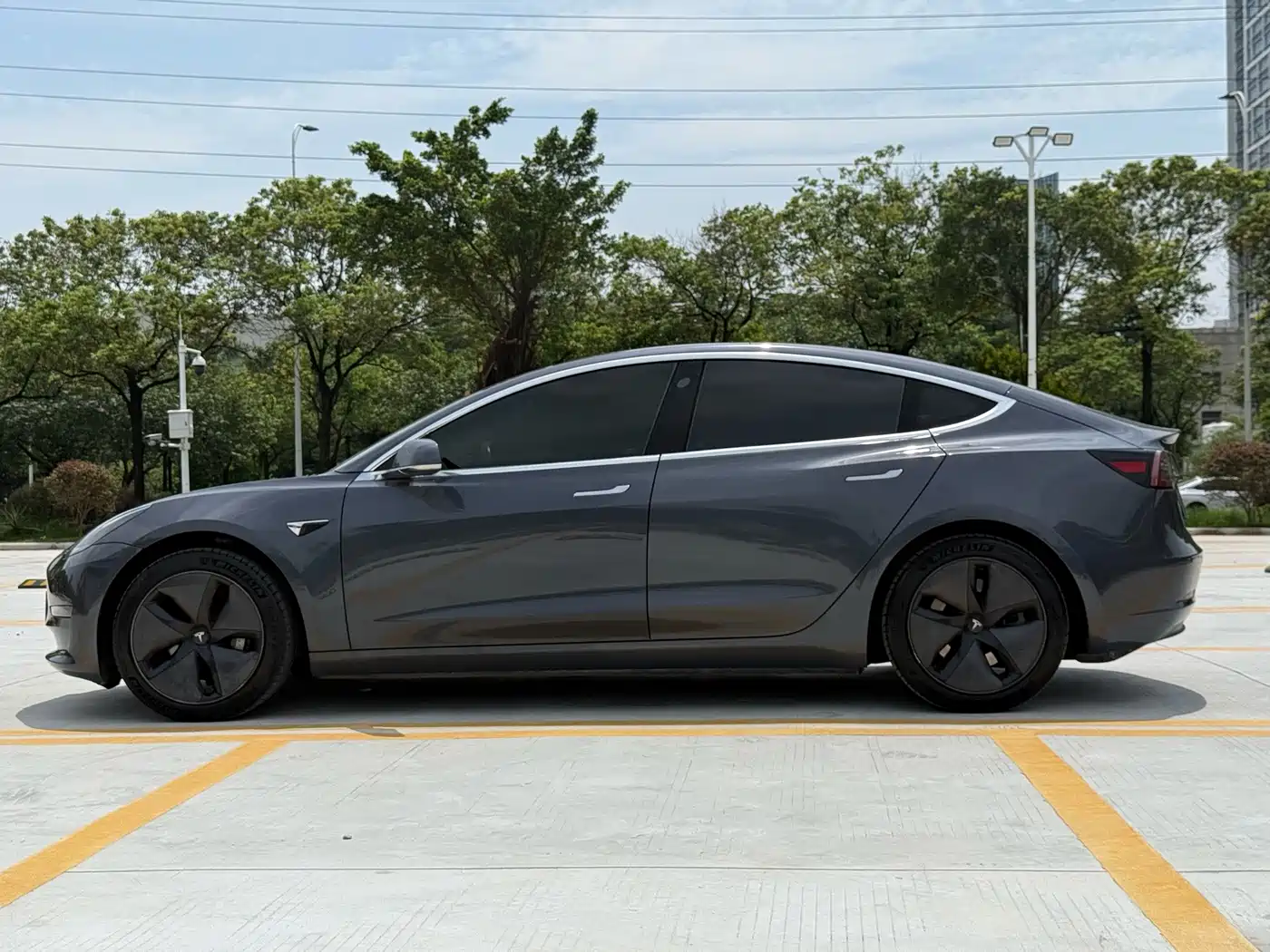 Tesla Model 3 (Import) 2019 2019 Long Range RWD Version